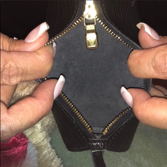 Louis Vuitton Epi Papillon Pochette - Picture 2 of 6